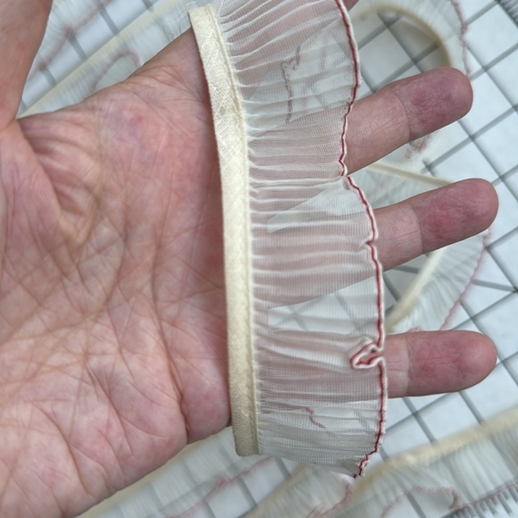 Vintage 1940s Off-White Sheer Pleated Trim with Red Overlock Edge – 11 Yards - Picture 10 of 13